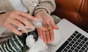 Kto płaci L4: Pracodawca czy ZUS? Wyjaśniamy zasady