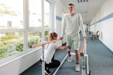 Ile wynosi świadczenie rehabilitacyjne po ustaniu zatrudnienia? Sprawdź, co przysługuje!
