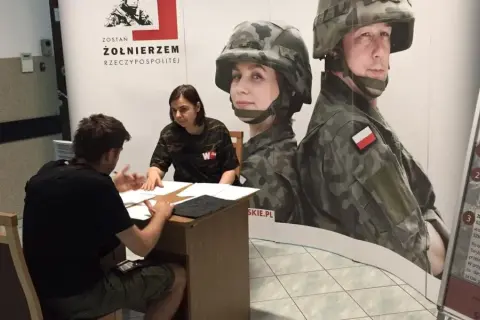 Rozmowa o pracy w WKU, zarobki i służbie. Rekrutacja do wojska.