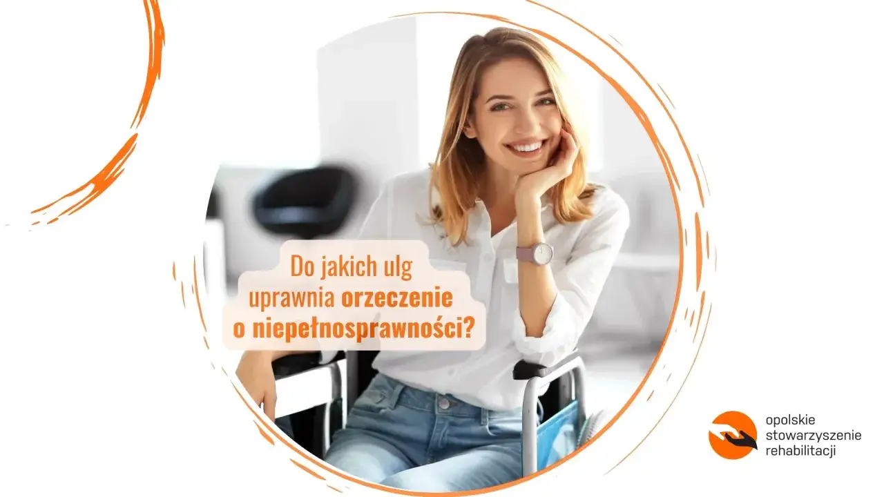 Uśmiechnięta kobieta na wózku inwalidzkim. Tekst: 