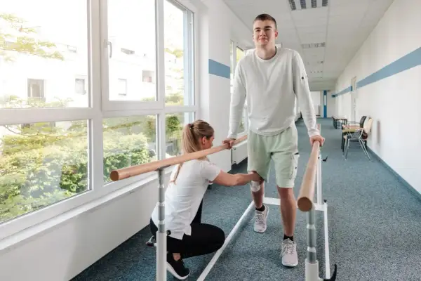 Ile wynosi świadczenie rehabilitacyjne po ustaniu zatrudnienia? Sprawdź, co przysługuje!