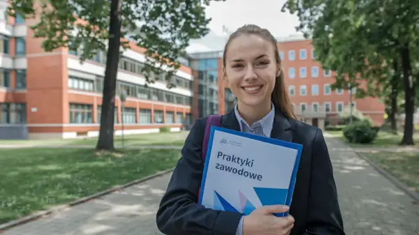 Praktyki zawodowe ile godzin dziennie? Sprawdź ważne limity!