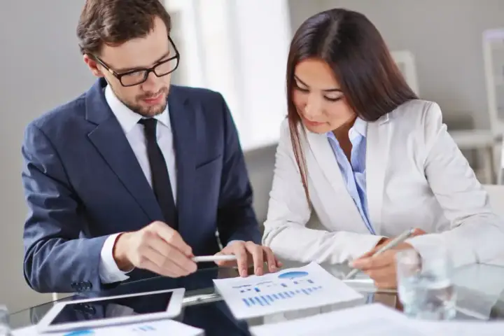 Broker - kim jest i dlaczego działa w Twoim interesie?